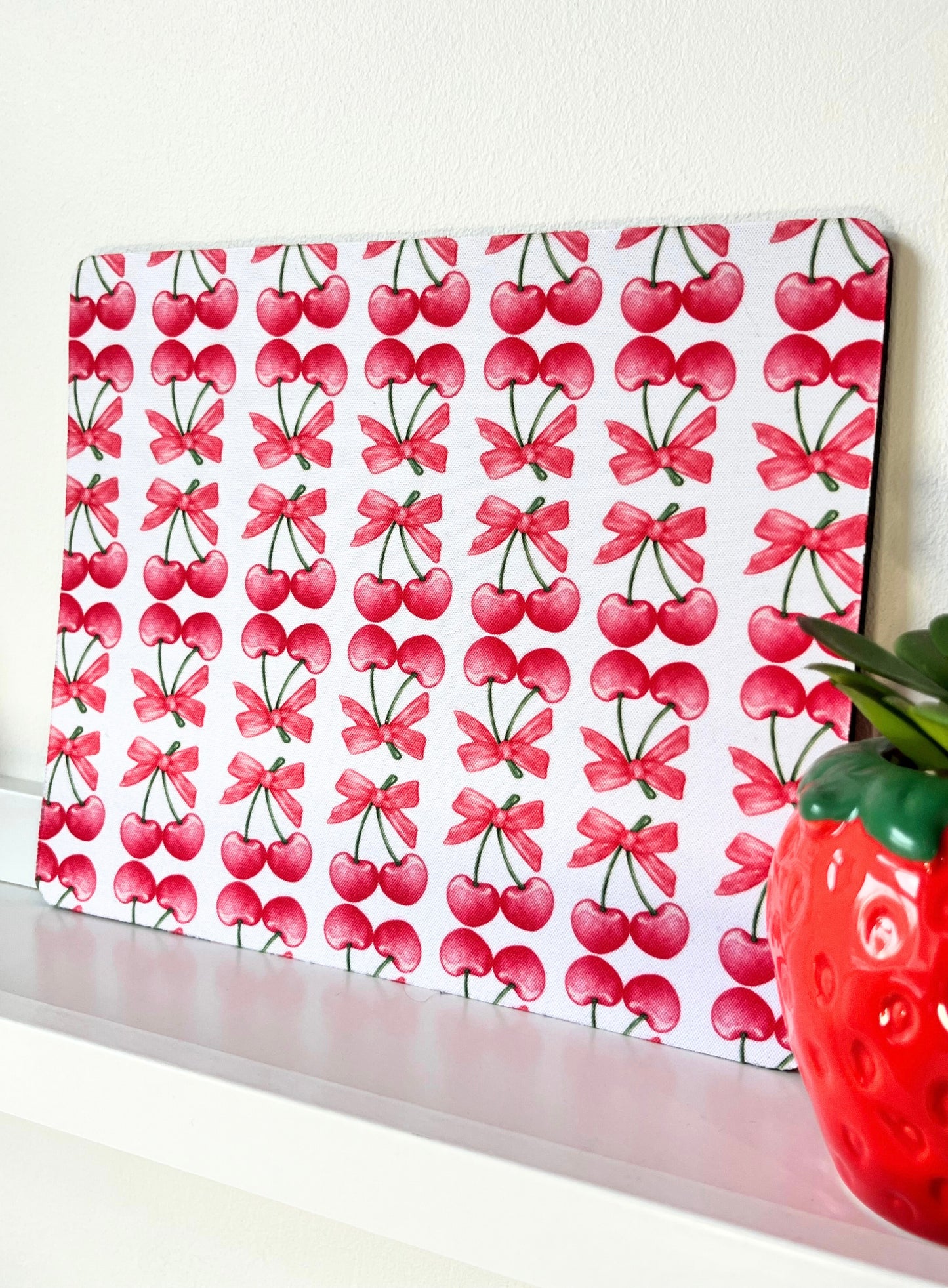 BOW & CHERRIES MOUSE MAT