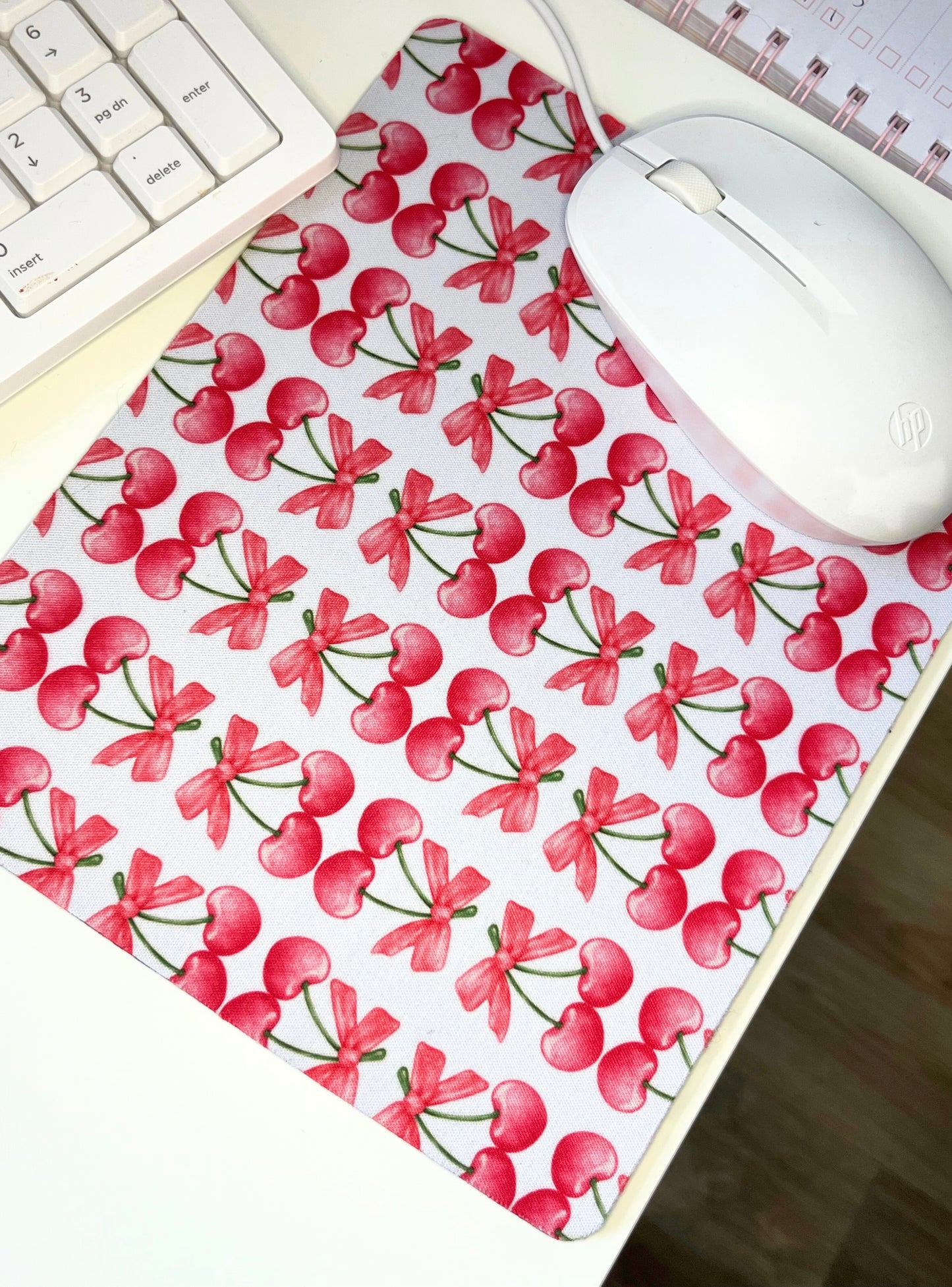 BOW & CHERRIES MOUSE MAT