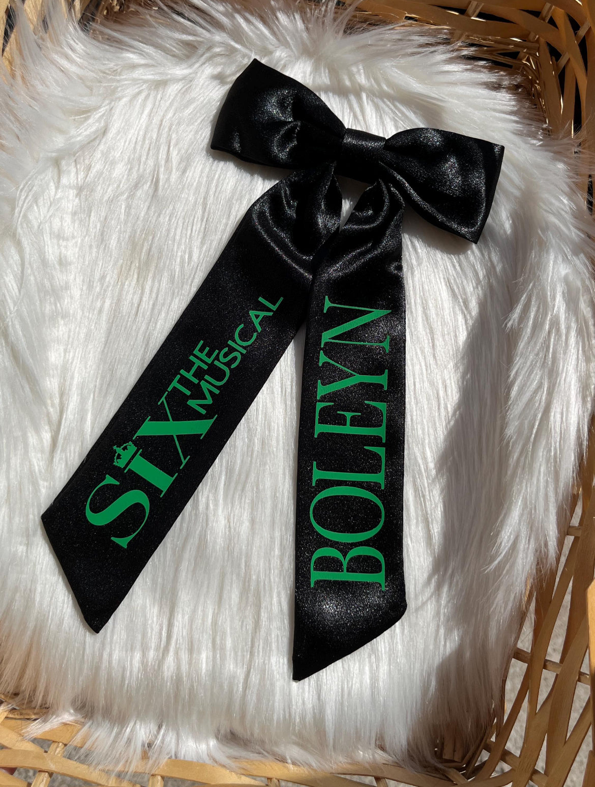 SIX THE MUSICAL HAIR BOW