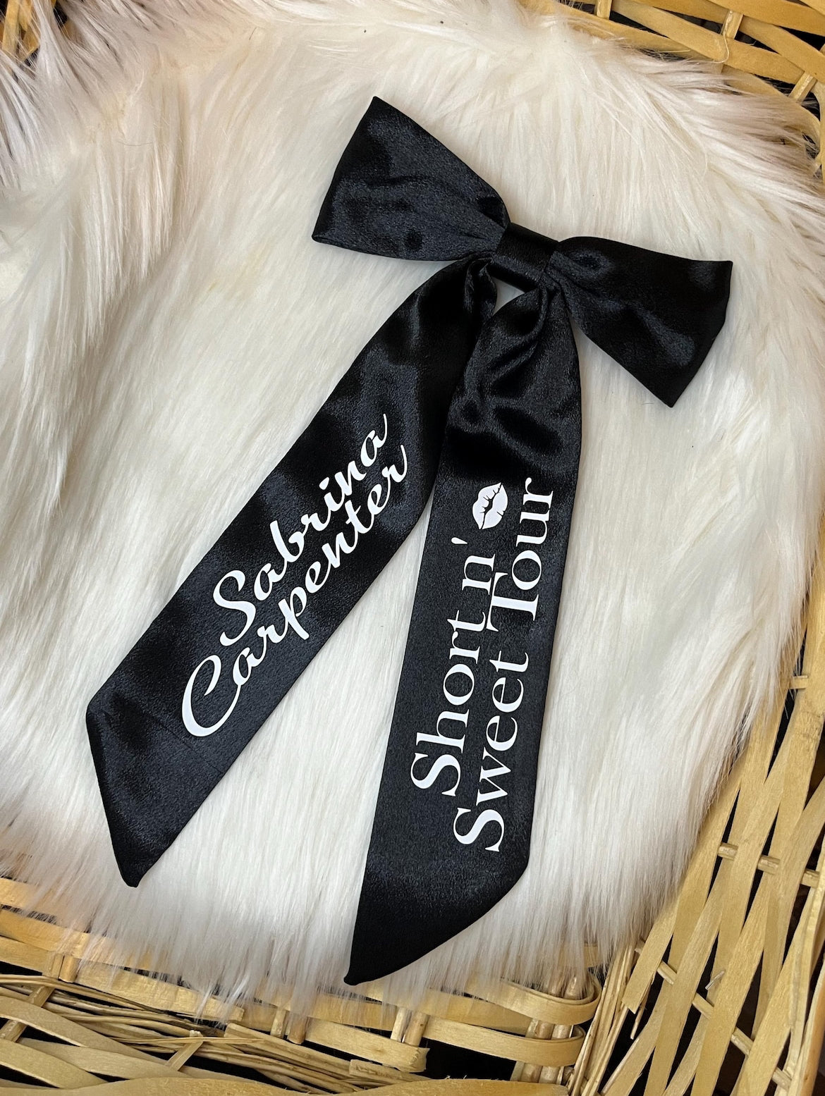 SABRINA CARPENTER HAIR BOW