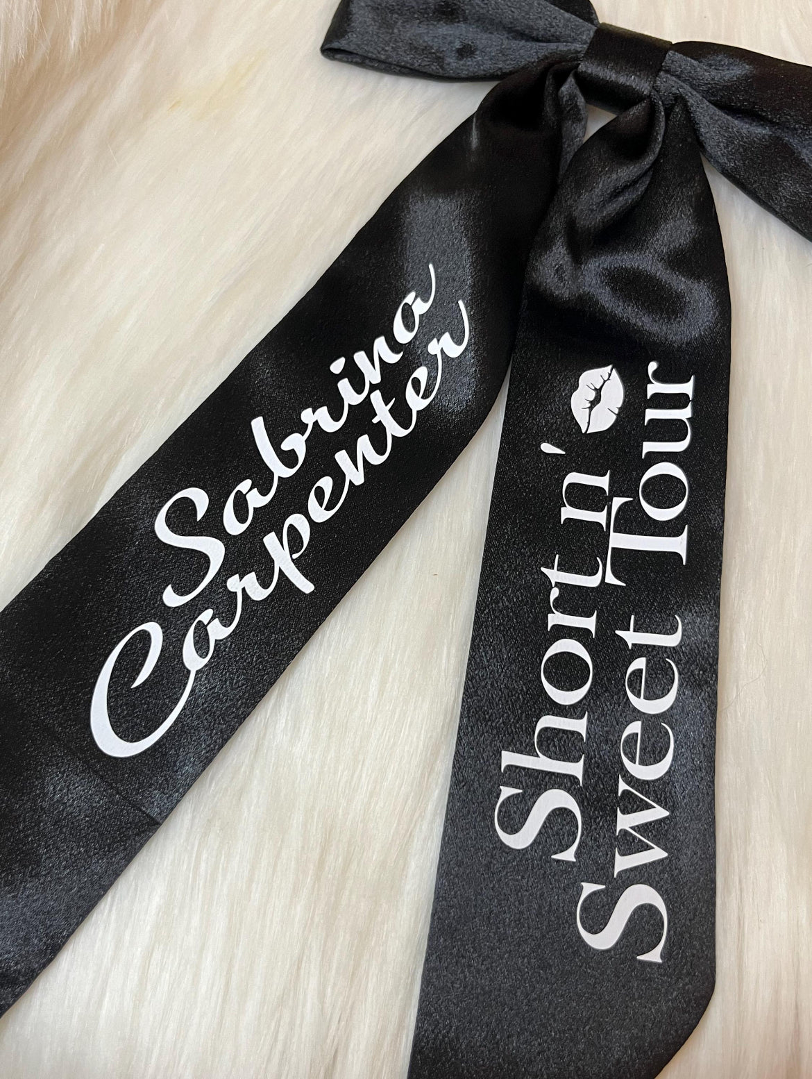 SABRINA CARPENTER HAIR BOW