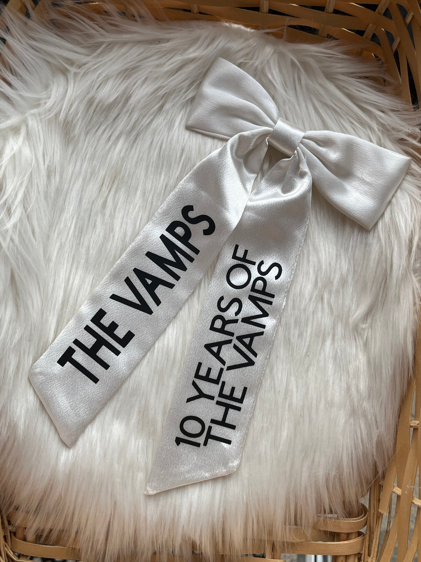THE VAMPS HAIR BOW