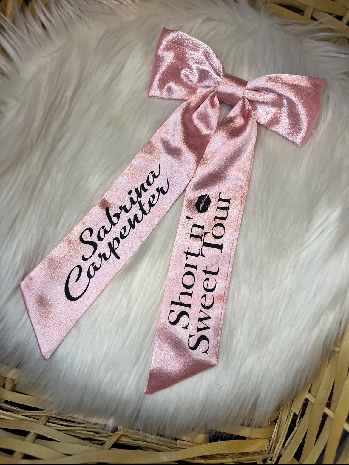 SABRINA CARPENTER HAIR BOW