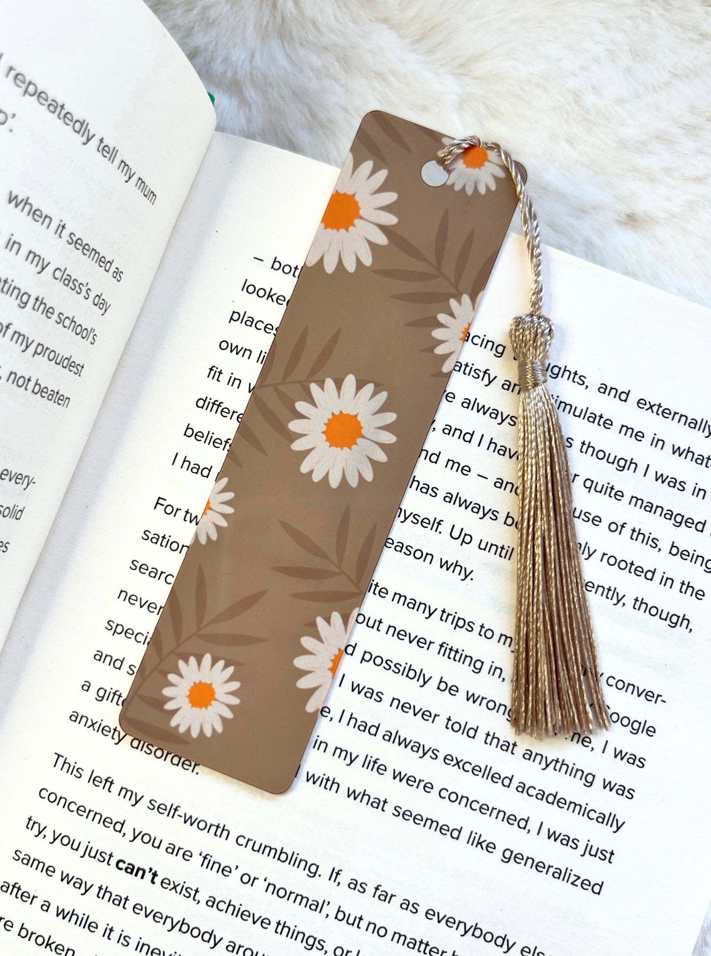 GREEN DAISY BOOKMARK